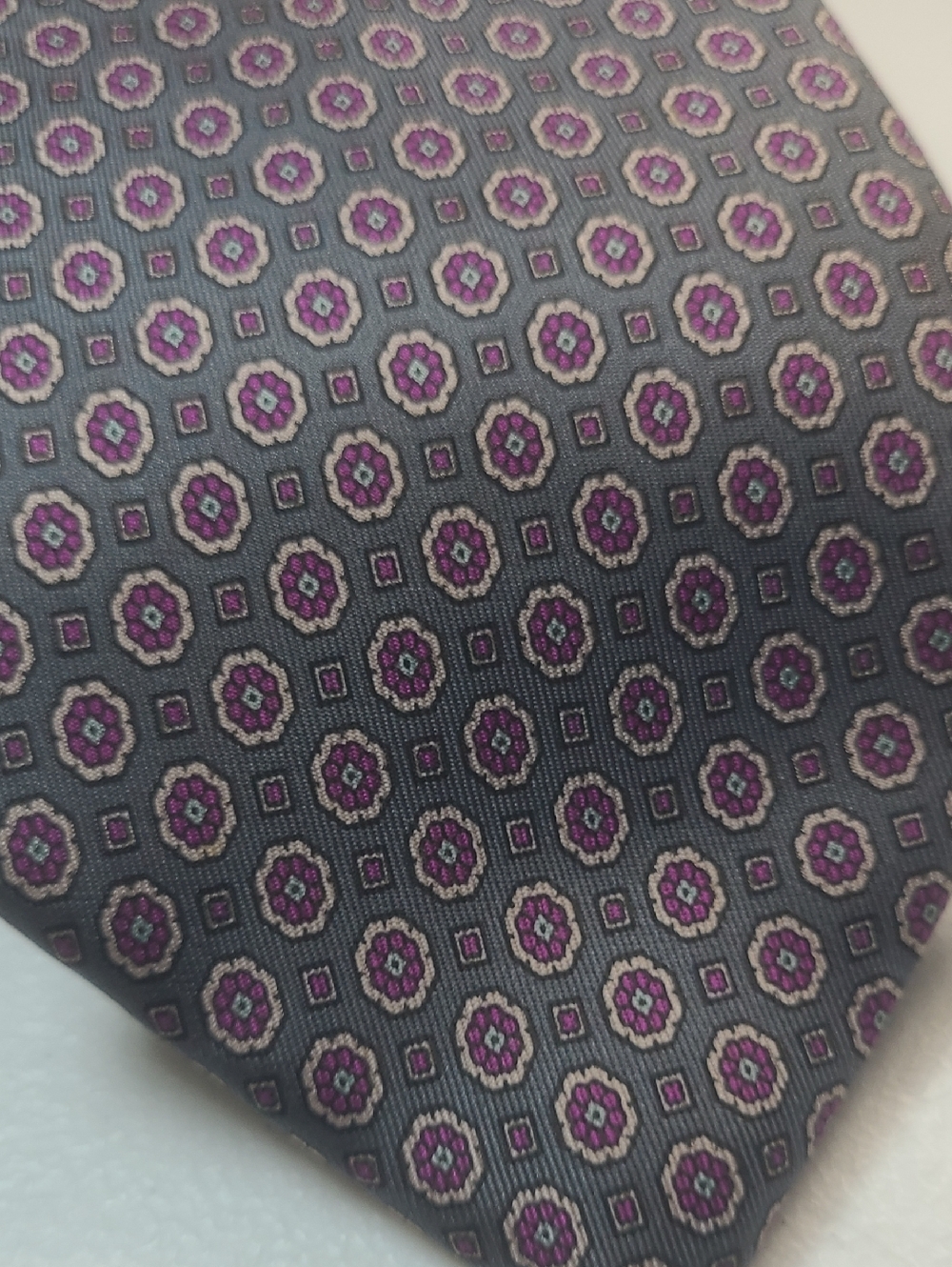 Giacomo Italia Classic Men's Gray Tie with Purple Medallion Pattern